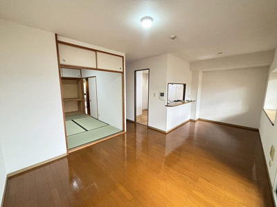 【居間・リビング】 | コート北野田サウスヒルズＳ棟 | 【南向き】日当たり良好！ぜひ現地でお確かめください♪