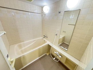 【浴室】 | コート北野田サウスヒルズＳ棟 | 【浴室】ゆったりとくつろげる綺麗な浴室ですよ！時間短縮でシャワーだけの方も多いですが、一日の疲れを癒すため湯船に浸かれば心身ともにリラックスできますね♪