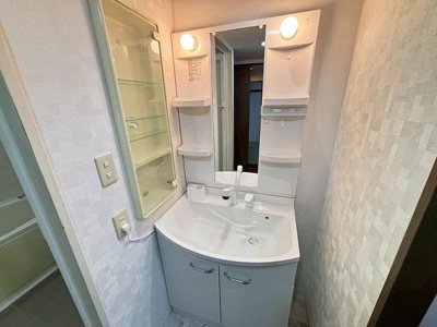 【独立洗面台】 | コート北野田サウスヒルズＳ棟 | 【洗面所】ゆとりのある洗面所ですよ！家族そろって身支度出来ますね☆シャワー付きなので、朝の身支度の忙しい時間に重宝しますね♪