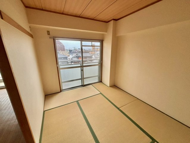 ロイヤルコーポ姫路栗山町の和室