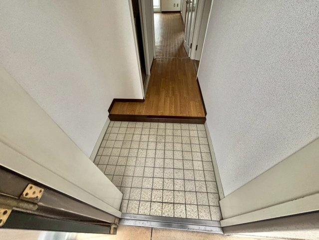 ロイヤルコーポ姫路栗山町の玄関