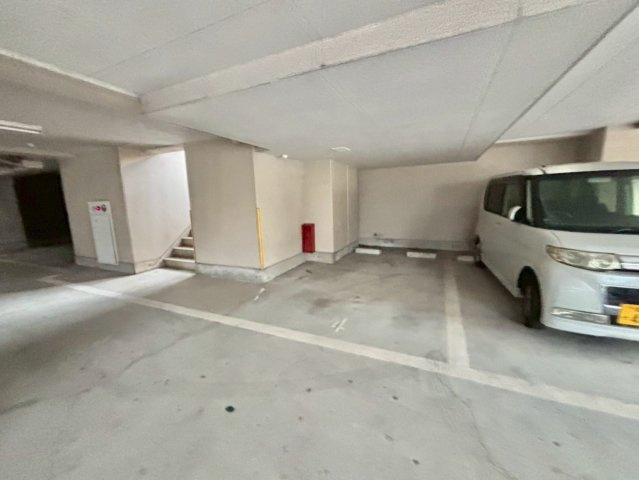 ロイヤルコーポ姫路栗山町の駐車場