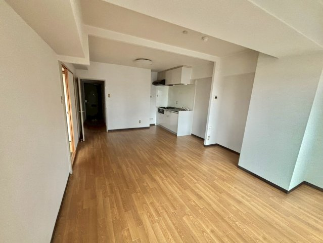 ロイヤルコーポ姫路栗山町の居間・リビング