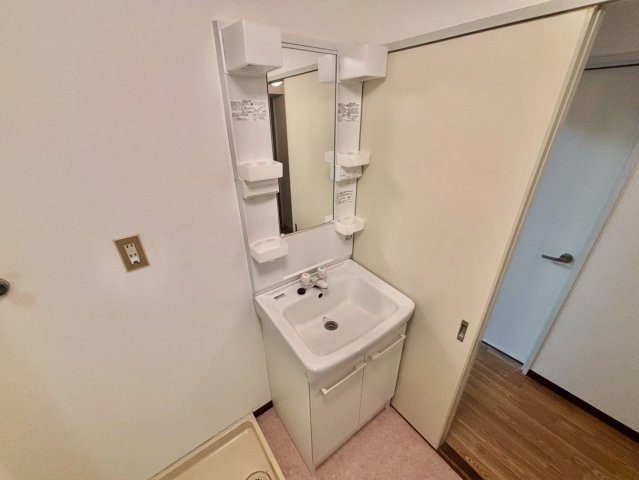 ロイヤルコーポ姫路栗山町の独立洗面台