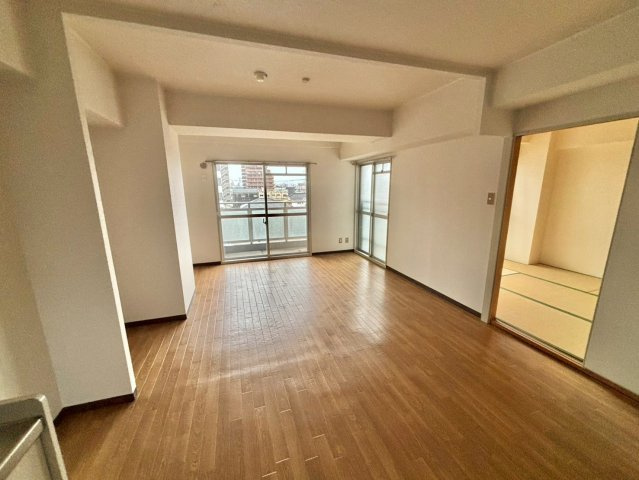 ロイヤルコーポ姫路栗山町の居間・リビング