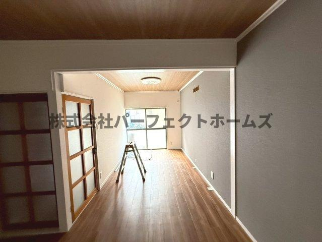 御幸東町戸建　賃貸の居間・リビング|ゆったり過ごせるリビングです