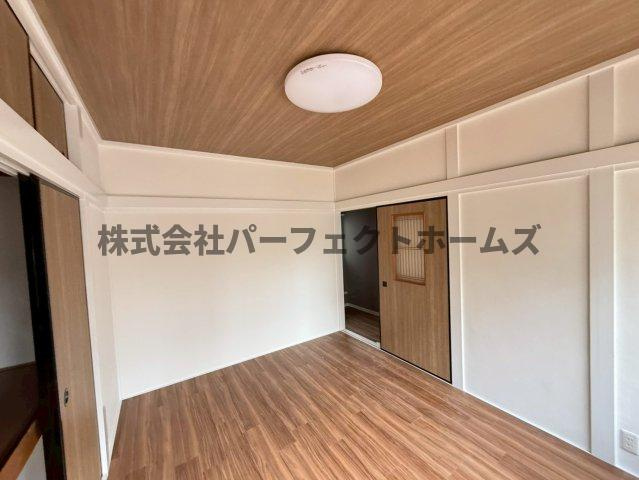 御幸東町戸建　賃貸の洋室|落ち着いた色調の洋室です
