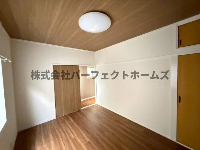 御幸東町戸建　賃貸の洋室|明るい洋室です