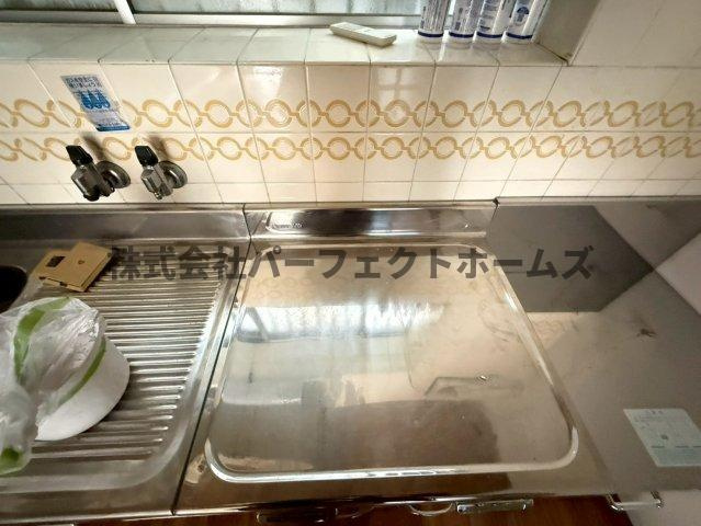 御幸東町戸建　賃貸のキッチン|コンパクトなキッチンで掃除もラクラク