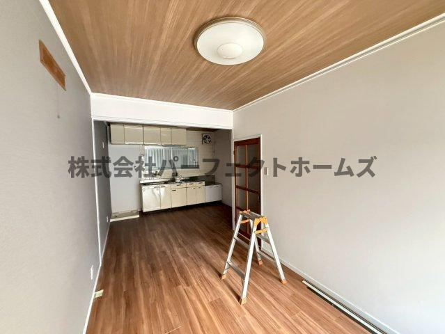 御幸東町戸建　賃貸の居間・リビング|居間です