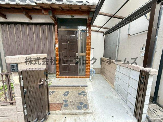 御幸東町戸建　賃貸のエントランス|清潔なエントランスです