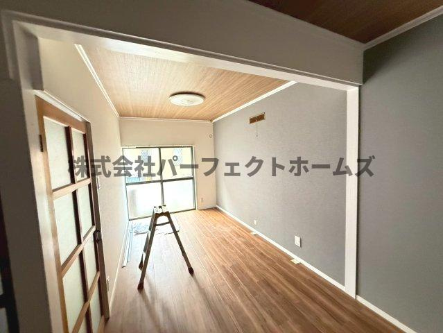 御幸東町戸建　賃貸の居間・リビング|ゆったりとしたリビングです