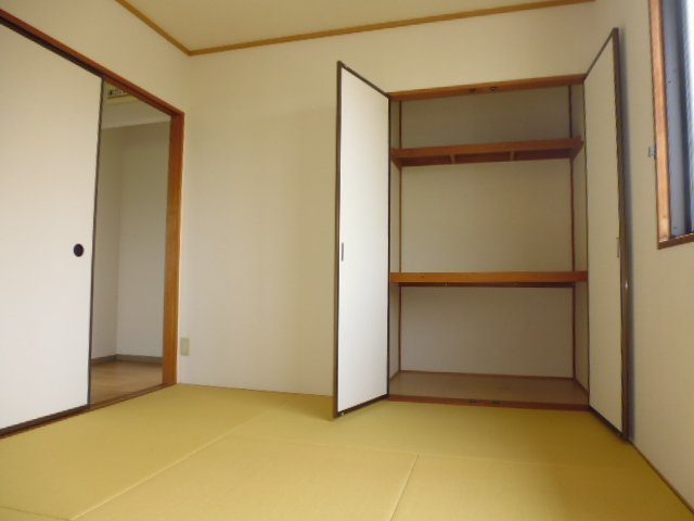 アルカジア石部Ｆの寝室|和室