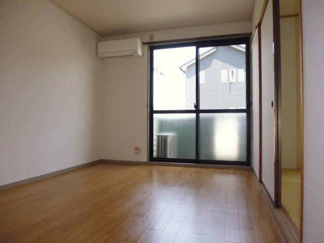 アルカジア石部Ｆの居間・リビング|洋室