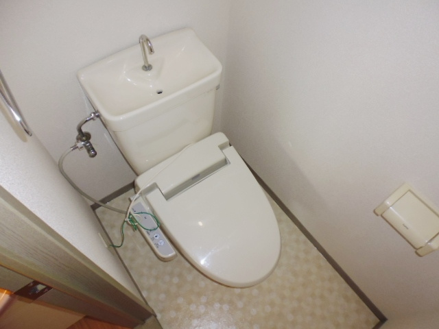 アルカジア石部Ｆのトイレ|温水洗浄便座