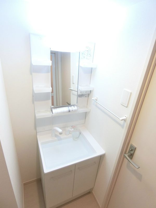 リブリ・ラ・ルーチェ新松戸の独立洗面台