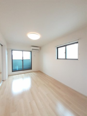 【居間・リビング】 | クラシオンＢ | こちらの居間で趣味の時間をお楽しみください