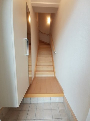 【玄関】 | サンリット・スクエアＢ | 明るい玄関です