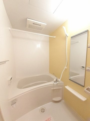 【浴室】 | サンリット・スクエアＢ | ゆったり過ごせるお風呂です