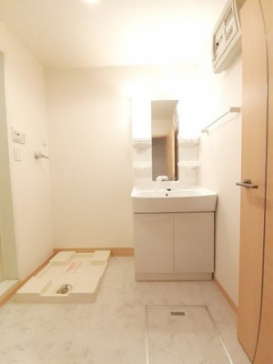 【洗面所】 | サンリット・スクエアＢ | 脱衣スペースもあります