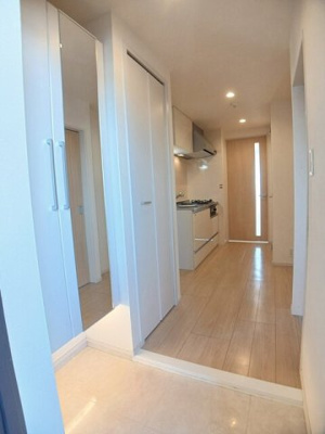 【玄関】 | フォレスト引野 | 明るい玄関です