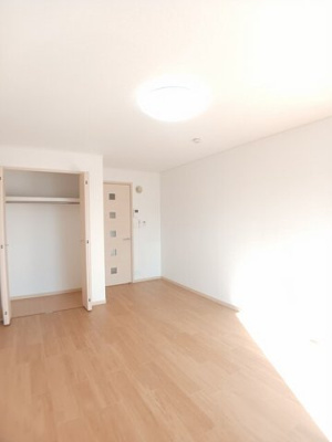 【内装】 | アンジュ | 明るい色調の室内です