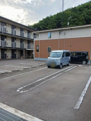 【駐車場】 | アンビエンテ | 駐車場に車を止められます