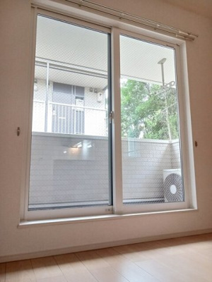 【バルコニー】 | アンビエンテ | 外からの目が気にならないバルコニーで洗濯物が干せます