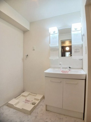 【洗面所】 | アンビエンテ | 脱衣スペースもあります