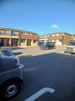 【駐車場】 | ローズコリーヌ大門Ａ | 駐車場に車を止められます