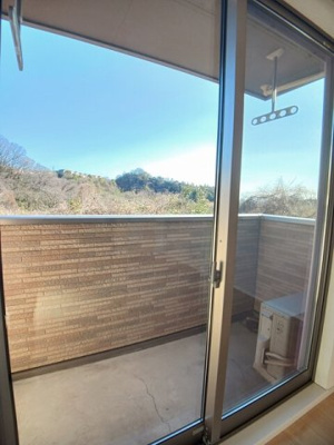 【バルコニー】 | サンリット・スクエアＦ | 開放的で明るい空間を演出してくれるバルコニーです