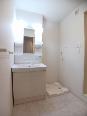 【洗面所】 | サンリット・スクエアＦ | 忙しい朝には欠かせない洗面所です