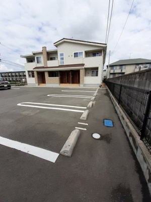 【駐車場】 | グリーンヒルズ福山・壱番館 | 駐車場があるので、車を買う予定の方も安心です