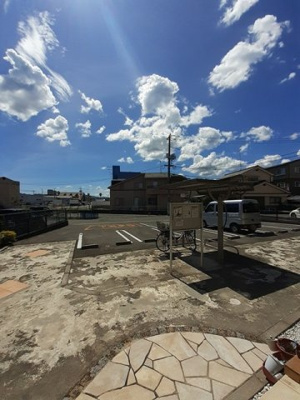 【駐車場】 | カームフルート | 駐車場があるので、車を買う予定の方も安心です