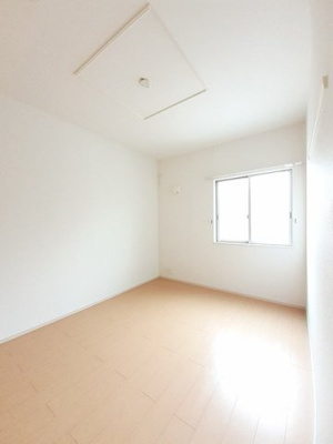 【内装】 | レジデンス穂垣 | 明るい色調の室内です