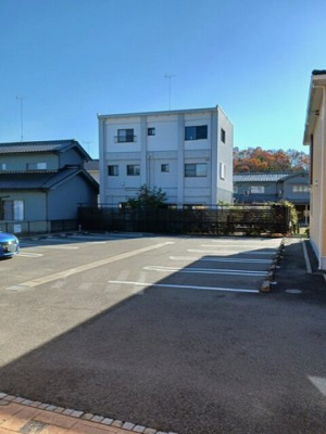 【駐車場】 | マリアローザＡ | 駐車場があるので、車を買う予定の方も安心です