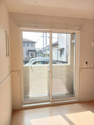 【バルコニー】 | プリエ | 外からの目が気にならないバルコニーで洗濯物が干せます