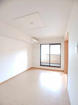 【居間・リビング】 | エバーグレイス | 居間です