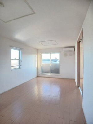 【居間・リビング】 | ロジュマングラシューＩ | ゆったり過ごせるリビングです