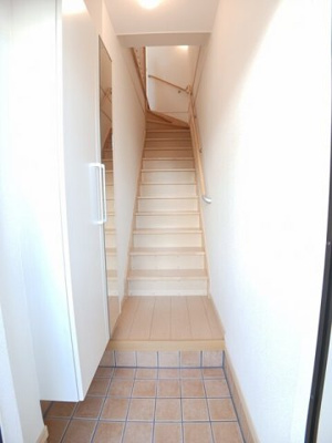 【玄関】 | サンリットアヴェニュー | 明るい玄関です