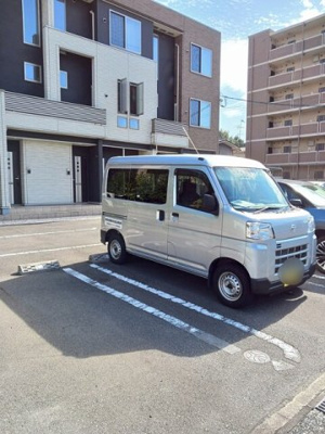 【駐車場】 | プランヴェール | 車をお持ちの方に嬉しい駐車場付きの物件です