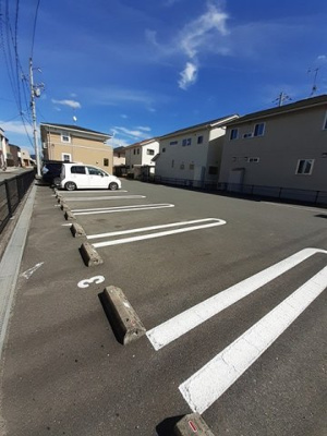 【駐車場】 | ボニートＡ | 駐車場があるので、車を買う予定の方も安心です