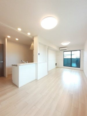 【居間・リビング】 | レディアンⅤ | ゆったりとした居間です