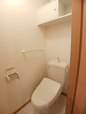 【トイレ】 | クリスタルコート | 清潔感のあるトイレです