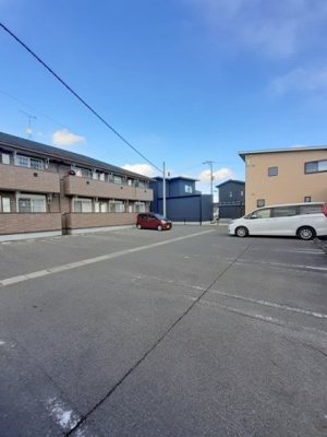 【駐車場】 | クリスタルコート | 駐車場完備です