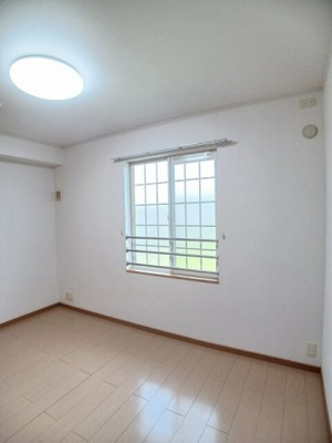 【内装】 | クリスタルコート | 明るい室内です