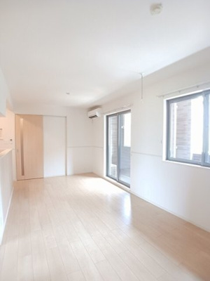 【居間・リビング】 | カープⅠ | こちらのリビングで趣味の時間をお楽しみください