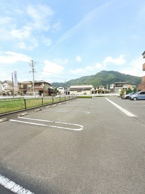 【駐車場】 | メゾン　アウローラ | 駐車スペースもあります