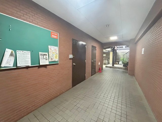 島ビルのロビー