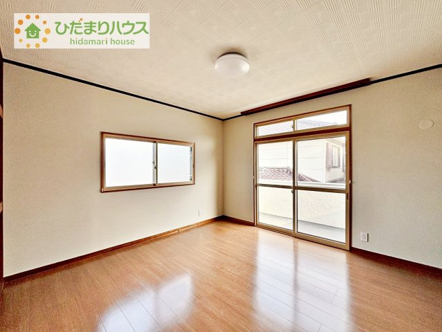 【洋室】 | 阿見町大字青宿　中古戸建 | お掃除しやすく、清潔感を保てるのでダニも発生しにくいフローリング♪